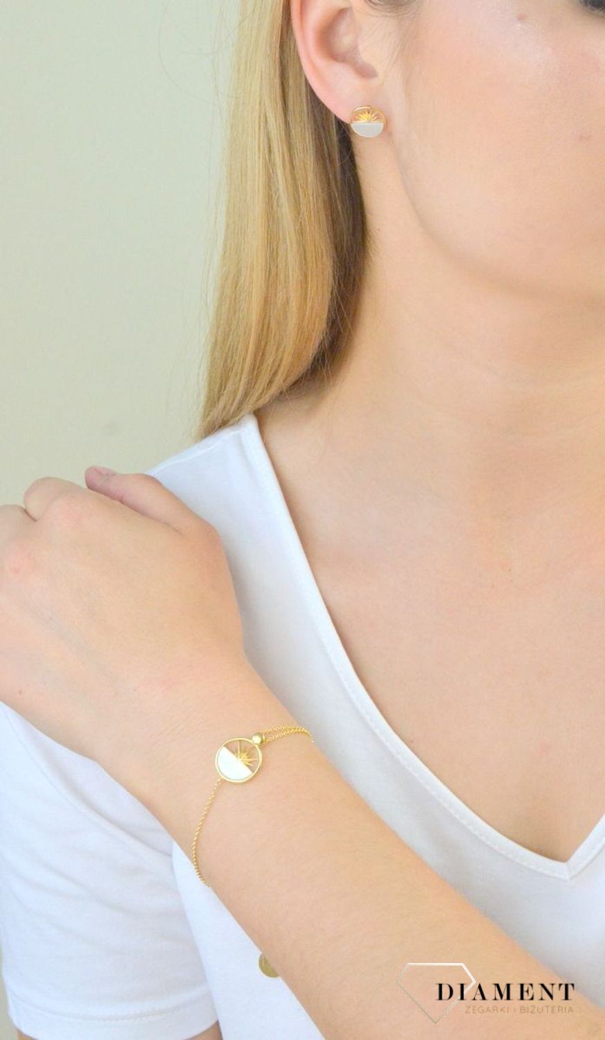 Bransoletka srebrna pozłacana z masą perłową słońce DZB417 MPB Z. Bransoletka srebrna z masą perłową. Bransoletka srebrna pozłacana. Bransoletka z zawieszką słońce. Bransoletka t.jpg